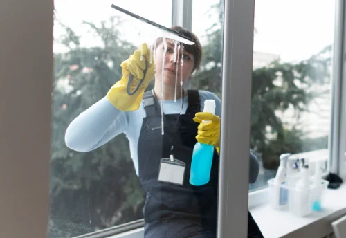 Nettoyage de vitres intérieures et extérieures à Saint-Hilaire-du-Harcouët